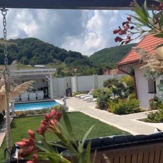 Axente Sever Villa | Casa din raiul Ardelean