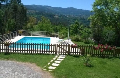 Couto de Esteves Cottage | Casa do Bouço Velho for 4 people