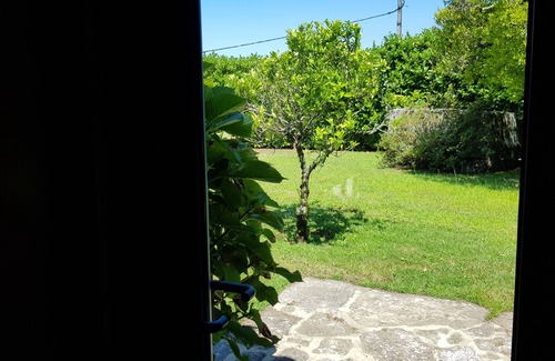 Geraz do Minho House | Casa do Forno, a pretty farmhouse offering relaxation and rest with a private garden