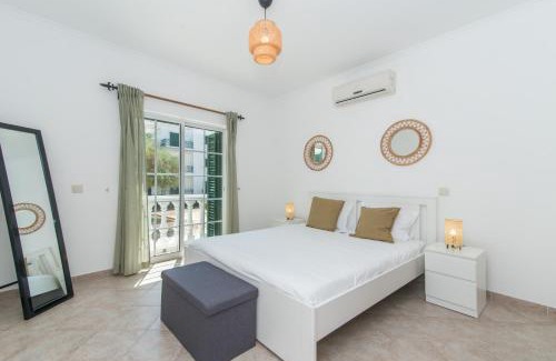 Canada Apartment | Casa do Lagar 2BDR - 4 mins walk train station - quiet - balcony - wi-fi