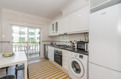 Canada Apartment | Casa do Lagar 2BDR - 4 mins walk train station - quiet - balcony - wi-fi