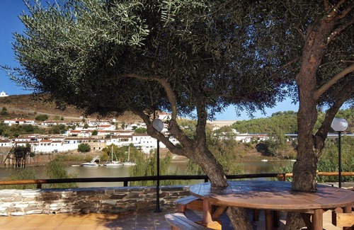 Espirito Santo Villa | Casa do Rio with Mountain View, Jacuzzi & Wi-Fi