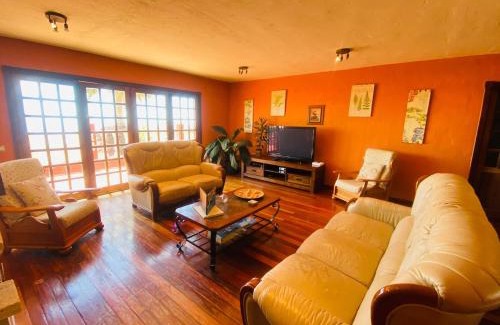 Granadilla de Abona Villa | Casa el Pinito - Amazing Villa with a Heated Pool