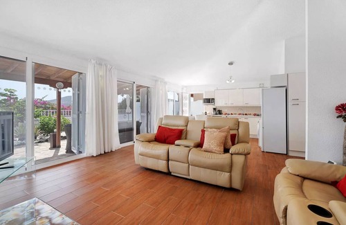 Complejo turistico Amarilla Golf Villa | Casa Eliana. 3 Bedrooms, 2 Bathrooms, Sleeps 5, heated pool & air conditioning.