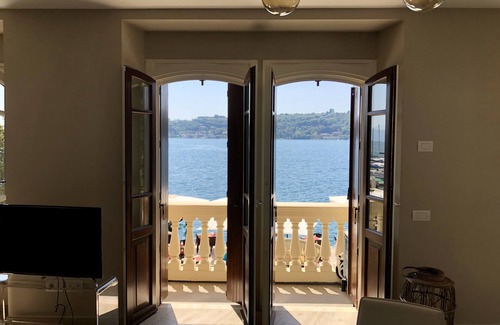Salo Apartment | Casa Elisabetta, overlooking the gulf, lake front