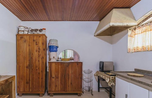 Jardim Andira House | Casa em Campos do Jordão com Varanda e Lareira