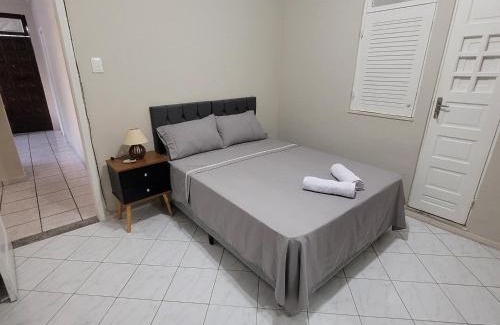 Rio Vermelho House | casa em rua tranquila a 200 metros do agito do Rio Vermelho e praia