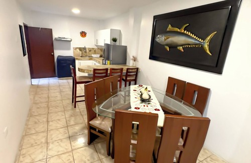Manta House | Casa entera en Manta, en urbanización privada cerca a todo