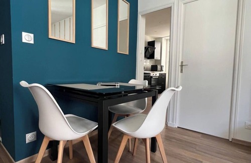 Brive-la-Gaillarde Apartment | Casa Faro -T2 -Hyper Centre Brive -Rue Commerçante