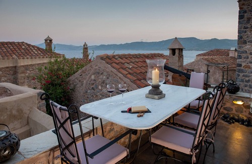 Monemvasia Ski Chalet | «Casa Felicia», the Castle Mansion Experience