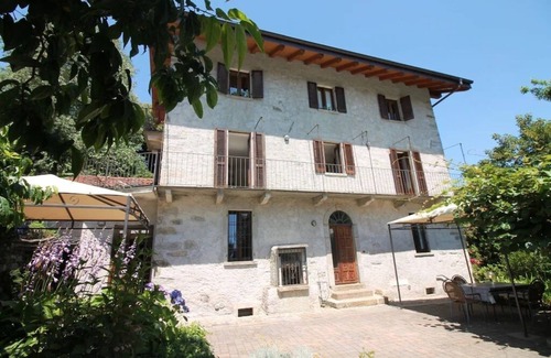 Vacciago Apartment | Casa Frey apt. 2 at Lake Orta with garden and swimming pool