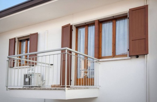 Bardolino Apartment | CASA GIRASOLE - for 4 people (plus baby crib), only 100 meters from the lake, parking inclusive