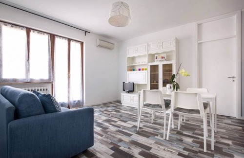 Bardolino Apartment | CASA GIRASOLE - for 4 people (plus baby crib), only 100 meters from the lake, parking inclusive