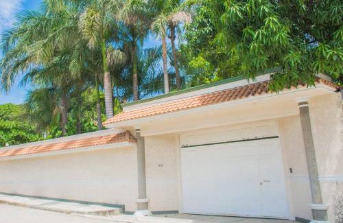 Salina Cruz House | Casa grande y privada, jardín & estacionamiento