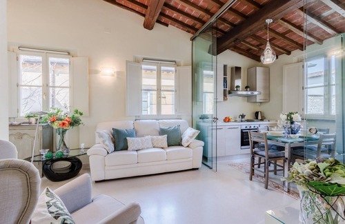 Lucca Historical Center Apartment | Casa Helene in Lucca