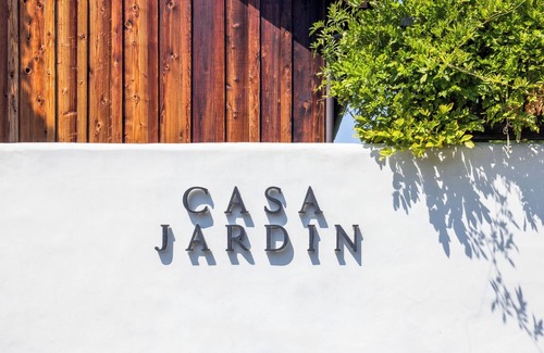 Laguna Apartment | Casa Jardin Unit 12-Boutique Suite in Downtown Santa Barbara