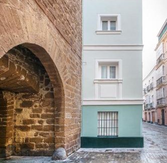 Old Town Apartment | Casa La Muralla MEDIEVAL by Cadiz4Rentals