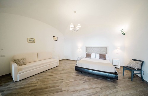 Scala House | Casa la Scala to rent in Amalfi Coast private garden, jacuzzi, 3 bedrooms