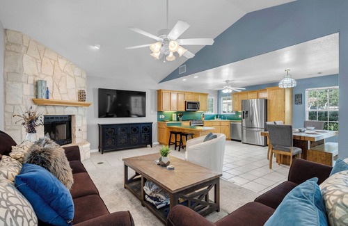 Kingsland House | CASA LAGO on Lake LBJ, A Zenful Retreat; Game Room; Canal Front; Putting Green