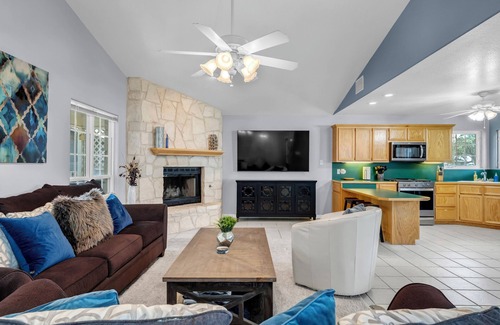 Kingsland House | CASA LAGO on Lake LBJ, A Zenful Retreat; Game Room; Canal Front; Putting Green