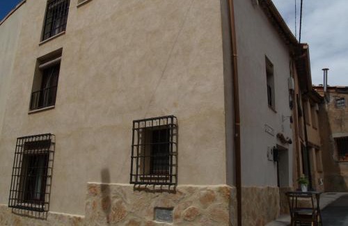 Valdecabras House | CASA LARA CIUDAD ENCANTADA