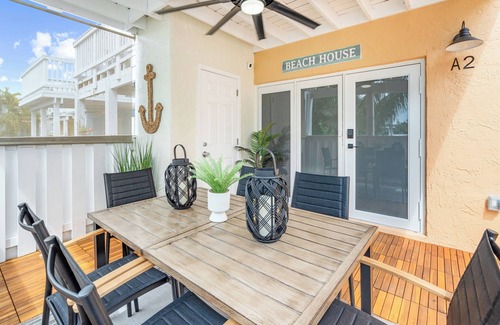 Key Largo House | CASA LARGO Key Largo Vacation Rental! Free Golf Cart, Kayaks, Pool,Beach,2 Kings