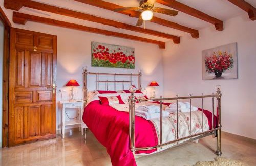 Iznate Bed & Breakfast | Casa las Torres B&B