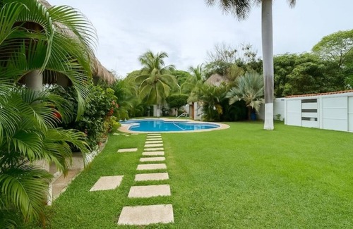 Ixtapa House | Casa Leon in the heart of Ixtapa, 10 guests with swimming pool