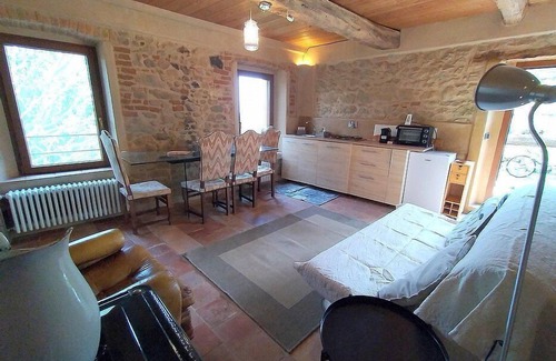 Villadeati House | Casa Lissy: A characteristic two-story independent house made of stone, with Free WI-FI.
