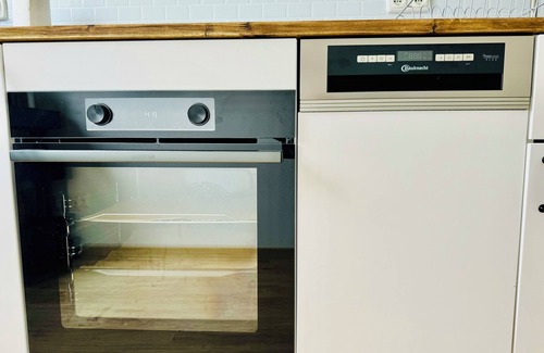 Munchen District Apartment | Casa Lobo - 3BR stay close to Munich City and Airportnn