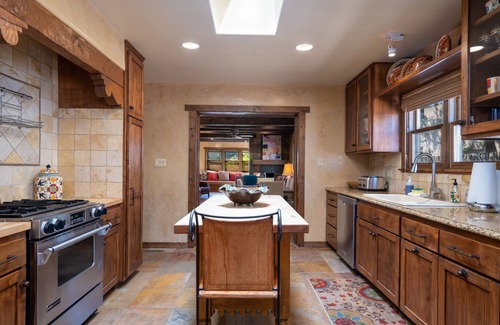 South Capitol House | Casa Mapache | Great Outdoor Space, Near Downtown