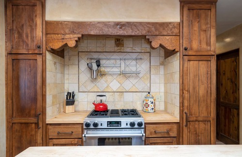 South Capitol House | Casa Mapache | Great Outdoor Space, Near Downtown