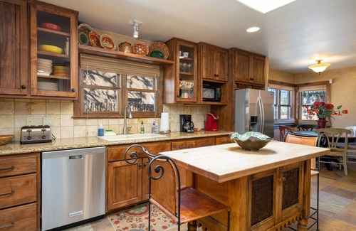 South Capitol House | Casa Mapache | Great Outdoor Space, Near Downtown