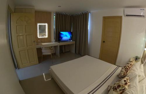 Dauis House | Casa Maria-River view -2 storey house