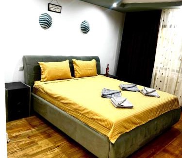 Douazeci si Trei August House | Casa Maya