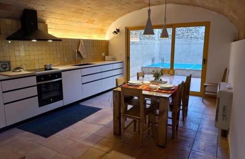 L'Armentera House | Casa moderna para 6 con piscina, chimenea, wifi y A/A en Costa Brava - ES-89-123