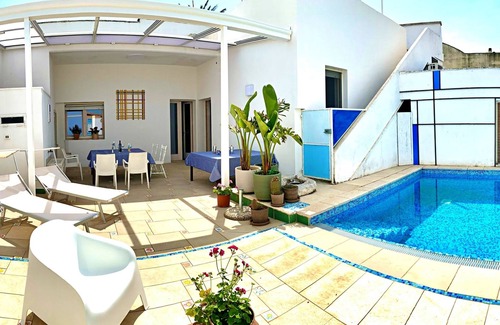 Tricase House | Casa Mondrian - Camere con Bagno e Piscina Privata