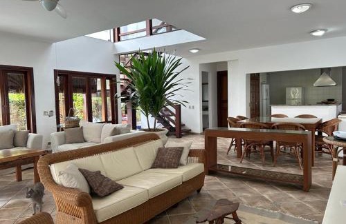 Riviera de Sao Lourenco House | Casa na Praia Riviera de São Lourenço 4 Suítes para até 12 pessoas 4min a pé da Praia e 11 min a pé do Shopping