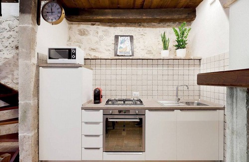 Precetto House | Casa Nerina: A characteristic and welcoming independent house made of stone, with Free WI-FI.