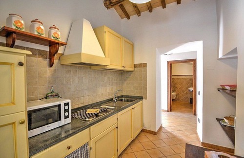 Montefiascone House | Casa Nocetta G: A characteristic and welcoming apartment that is part of an ancient country house surrounded by the greenery, with Free WI-FI.