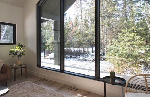 Victoria Beach House | Casa Noir – Stylish Year-Round Escape