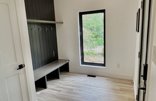 Victoria Beach House | Casa Noir – Stylish Year-Round Escape