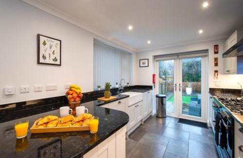 Mumbles House | Casa One Hundred - A Beautiful 4 Bed House on the Beach Front