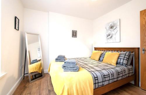 Mumbles House | Casa One Hundred - A Beautiful 4 Bed House on the Beach Front