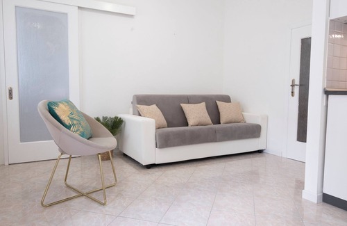 Padova Apartment | CASA PADOVA- 2 minutes from the station to any Italian city.