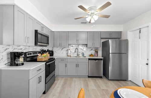Dania Beach House | Casa Palma - Quiet & Chic – Near Beach, FLL & Cruise Port
