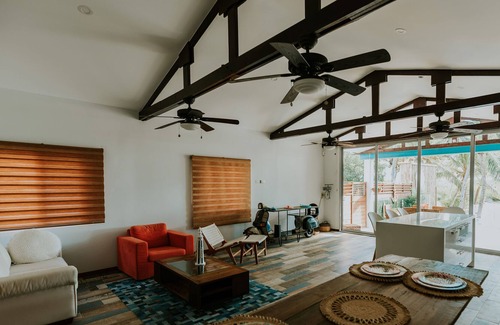 Pos Chiquito House | Casa Palmera ⁕Scenic Hideaway ⁕ Walk to the Ocean