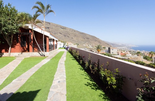 Candelaria Ski Chalet | Casa Paraiso with pool and sea view