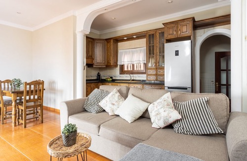 Candelaria Ski Chalet | Casa Paraiso with pool and sea view