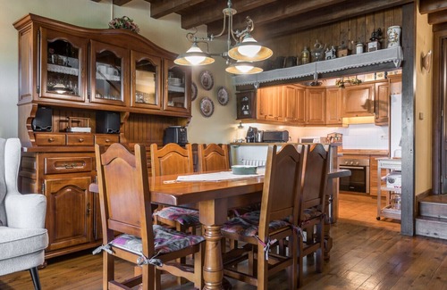 Pujo Ski Chalet | Casa Pinarrets by Totiaran in Salardú, 10 people, 5 bedrooms, with garden